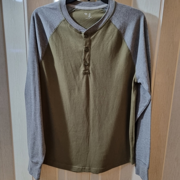 GAP shirt long sleeve great condition size M - Picture 2 of 6